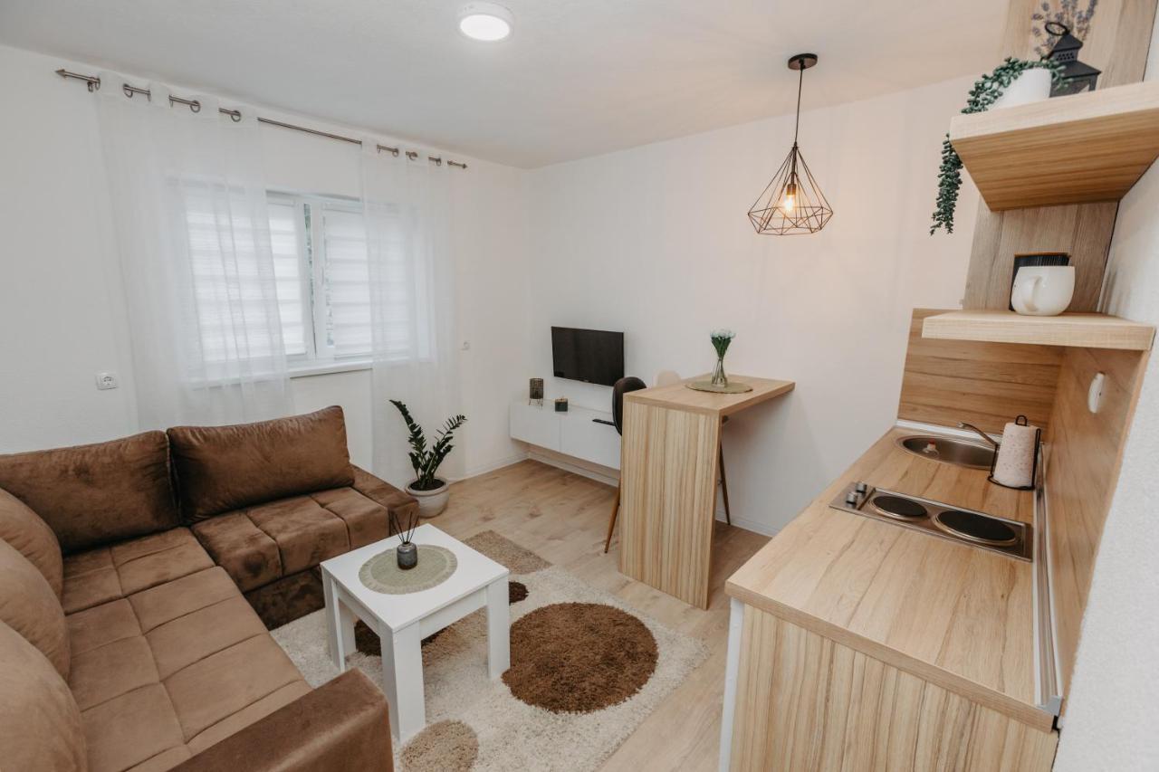 Stan Na Dan Flora Nevesinje Apartment ภายนอก รูปภาพ