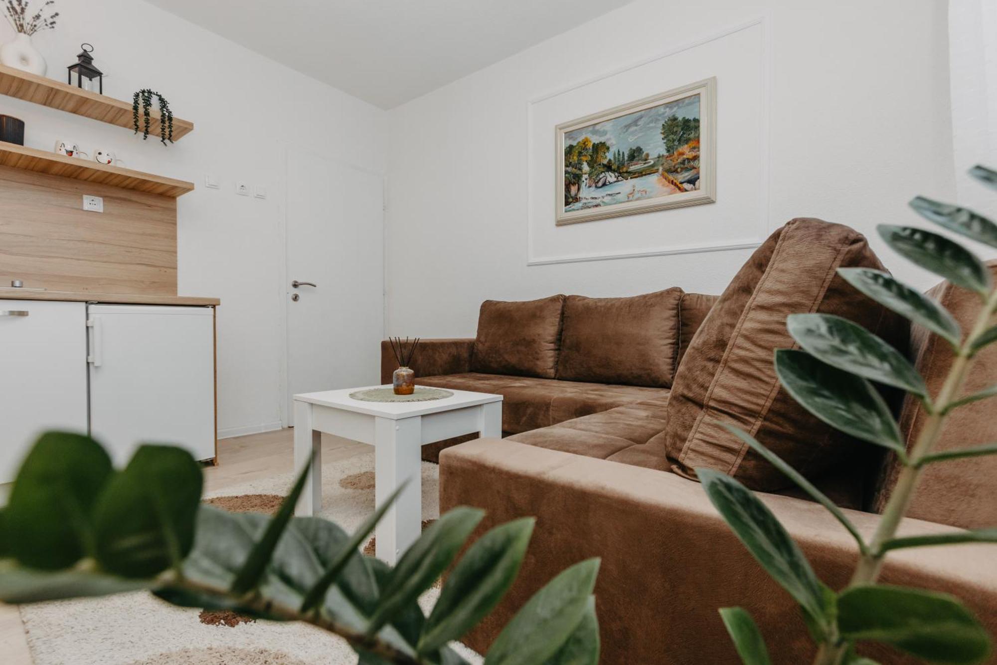 Stan Na Dan Flora Nevesinje Apartment ภายนอก รูปภาพ